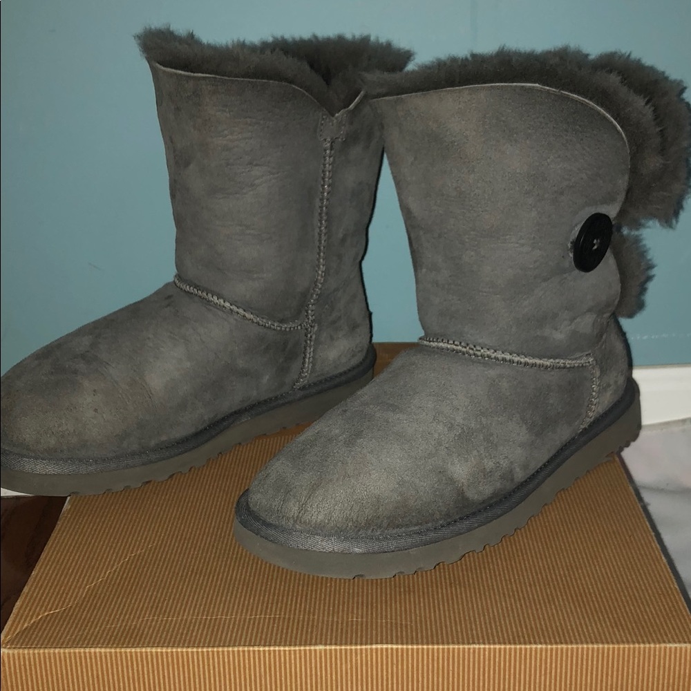 UGG